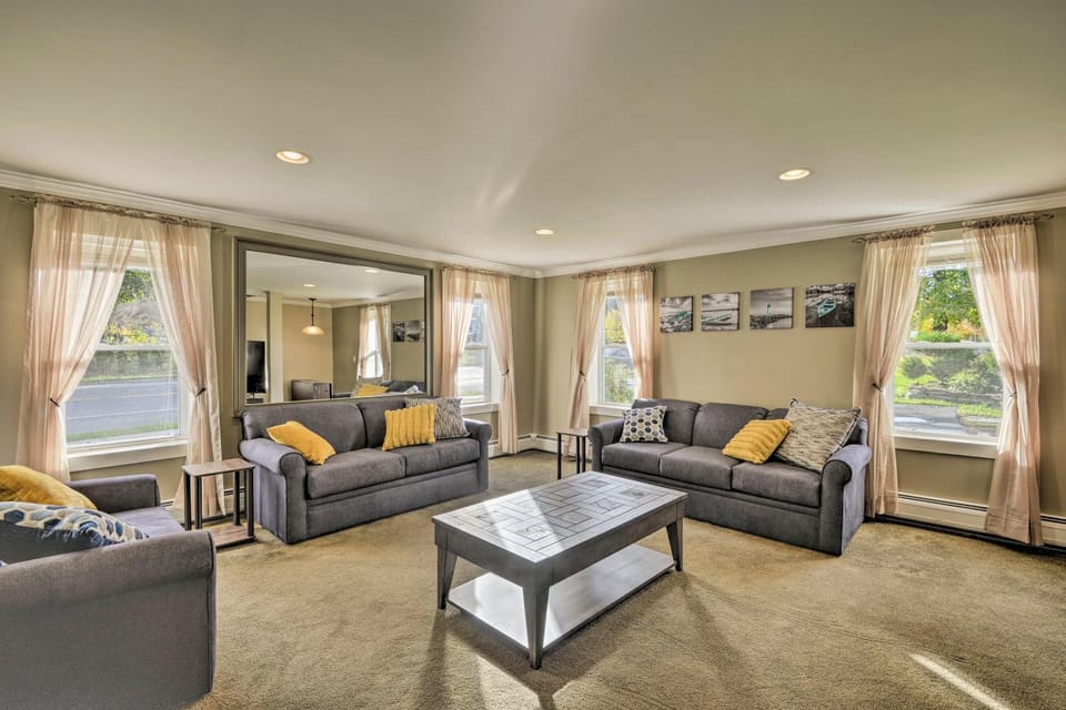 Spacious Home by Finger Lakes & Watkins Glen! House in Burdett