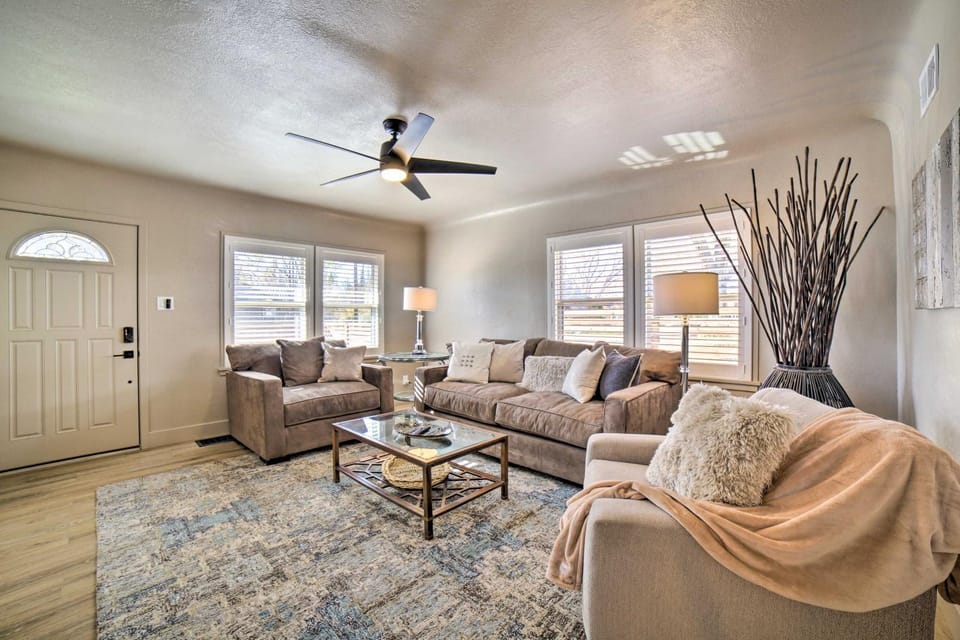 Game Room & Putting Green: Reno Home! House in Reno