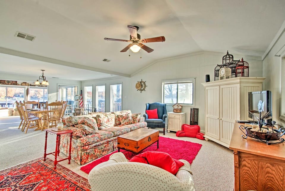 Furnished Deck, Dock! Lake of the Ozarks Haven House in Sunrise Beach