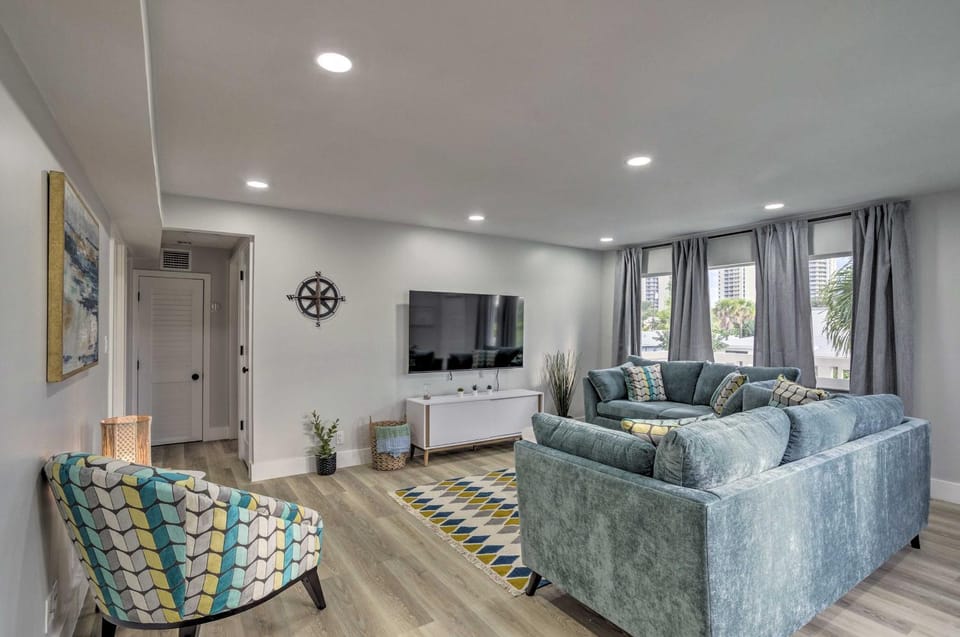 Cozy West Palm Beach Condo: 1 Block to Shore! House in Riviera Beach