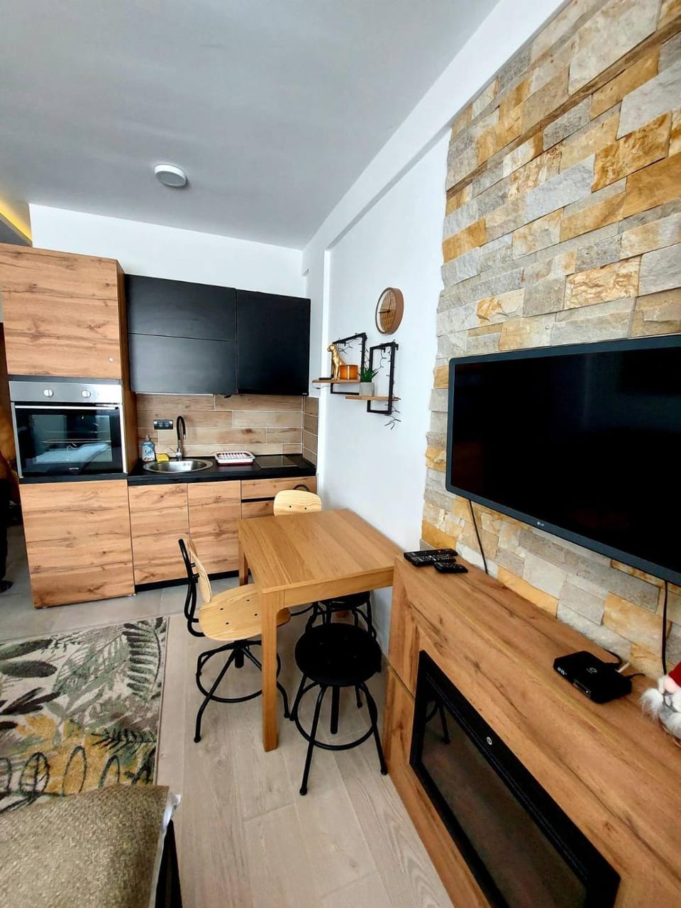 TV and multimedia, Kitchen or kitchenette, Dining area