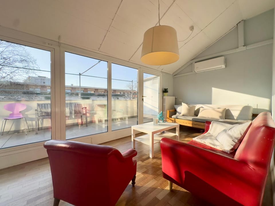 View (from property/room), Balcony/Terrace, Living room, Seating area