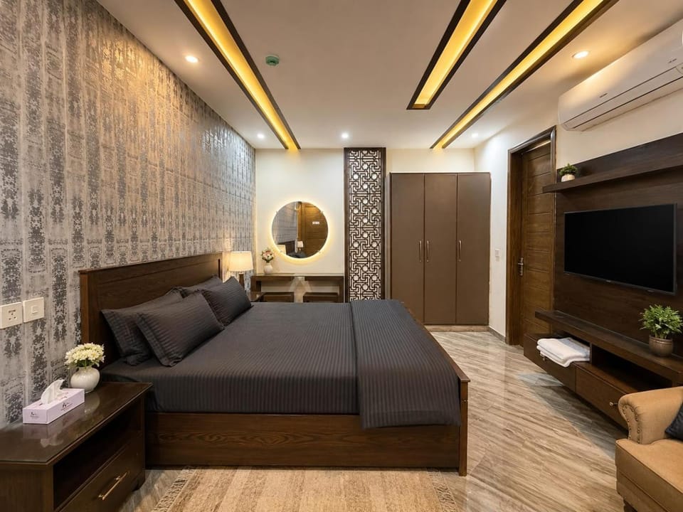 Multazam Heights, DHA Phase 8 - 3 Bedrooms Luxury Apartments Apartment in Lahore