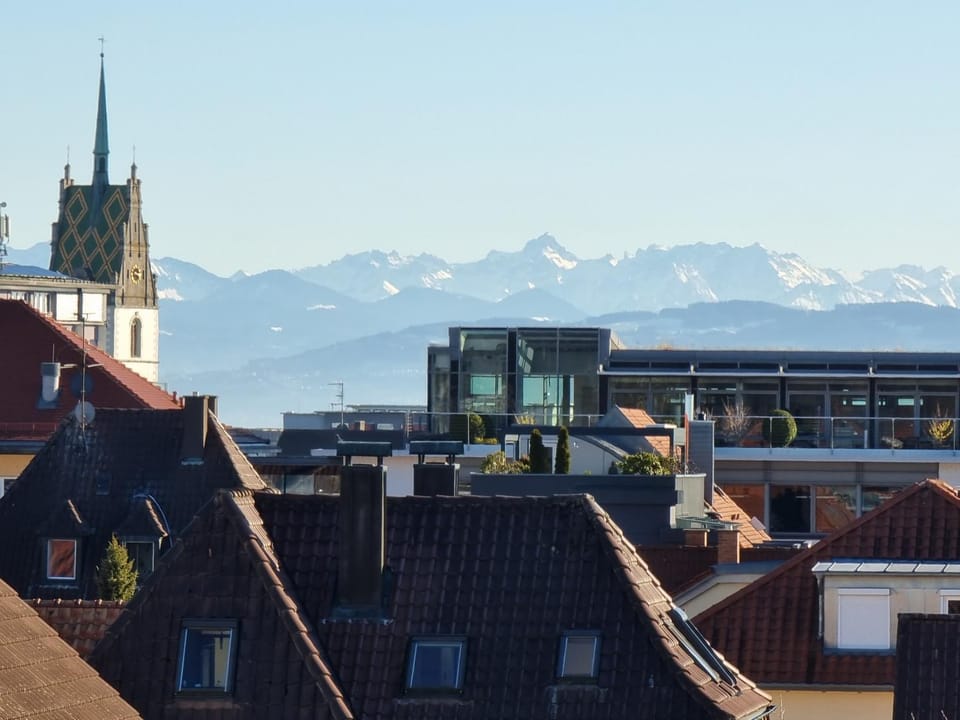 View (from property/room), Balcony/Terrace, Mountain view, Street view