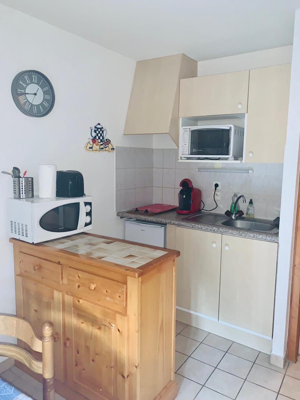 Kitchen or kitchenette