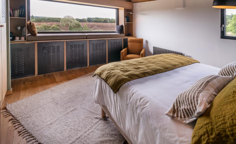 Bed, Garden view