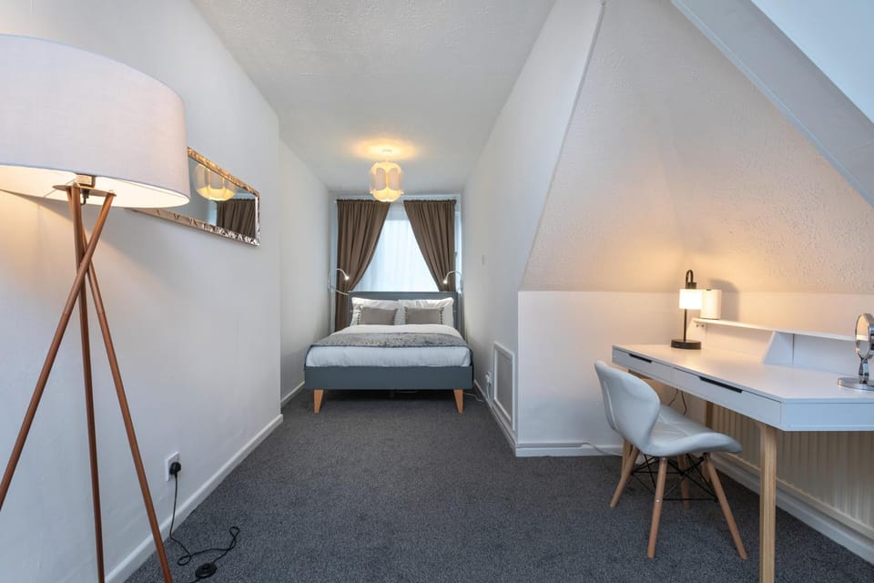 Bed, Photo of the whole room, Bedroom