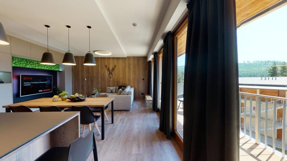 View (from property/room), Balcony/Terrace, Kitchen or kitchenette, Living room, Dining area, minibar, pet friendly