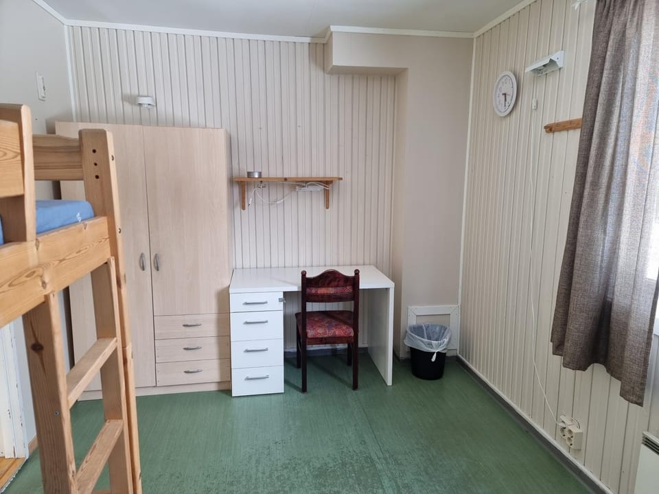 Bedroom, bunk bed