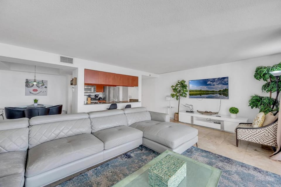 *LUXURIOUS HIGHRISE 2BRCONDO BRICKELL- WATERVIEWS* Apartment in Brickell