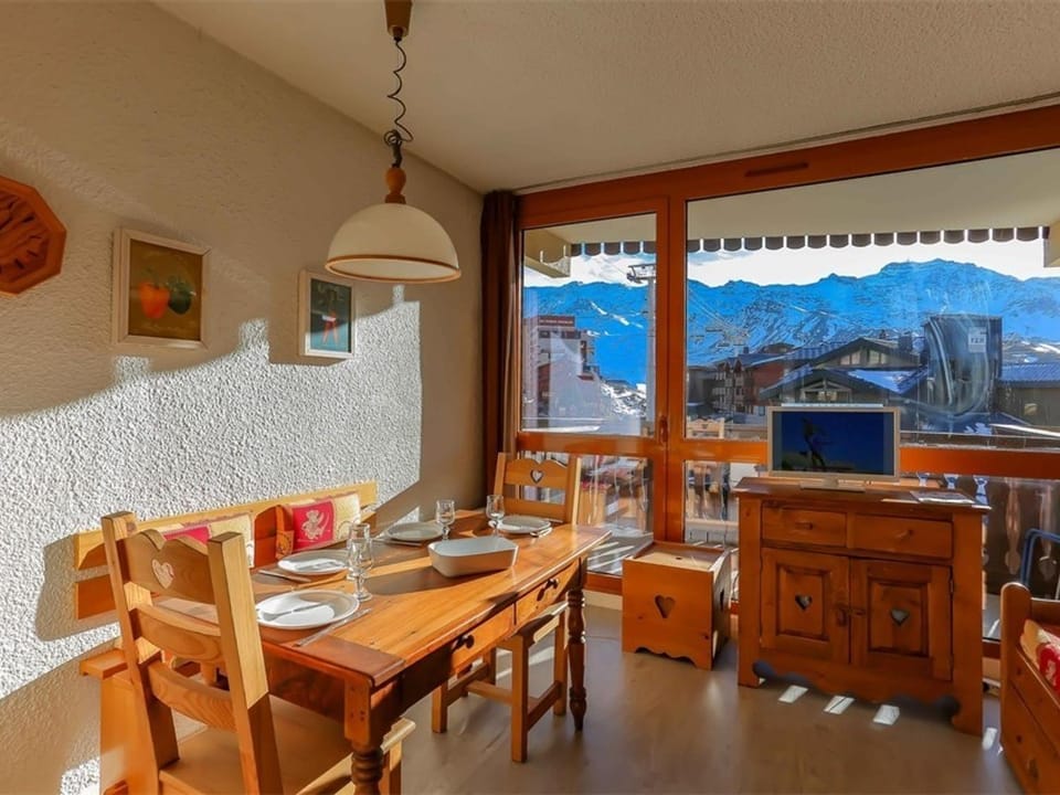 Val Thorens - Appart 4 pers, rénové, skis aux pieds, proche commerces - FR-1-637-27 Apartment in Val Thorens
