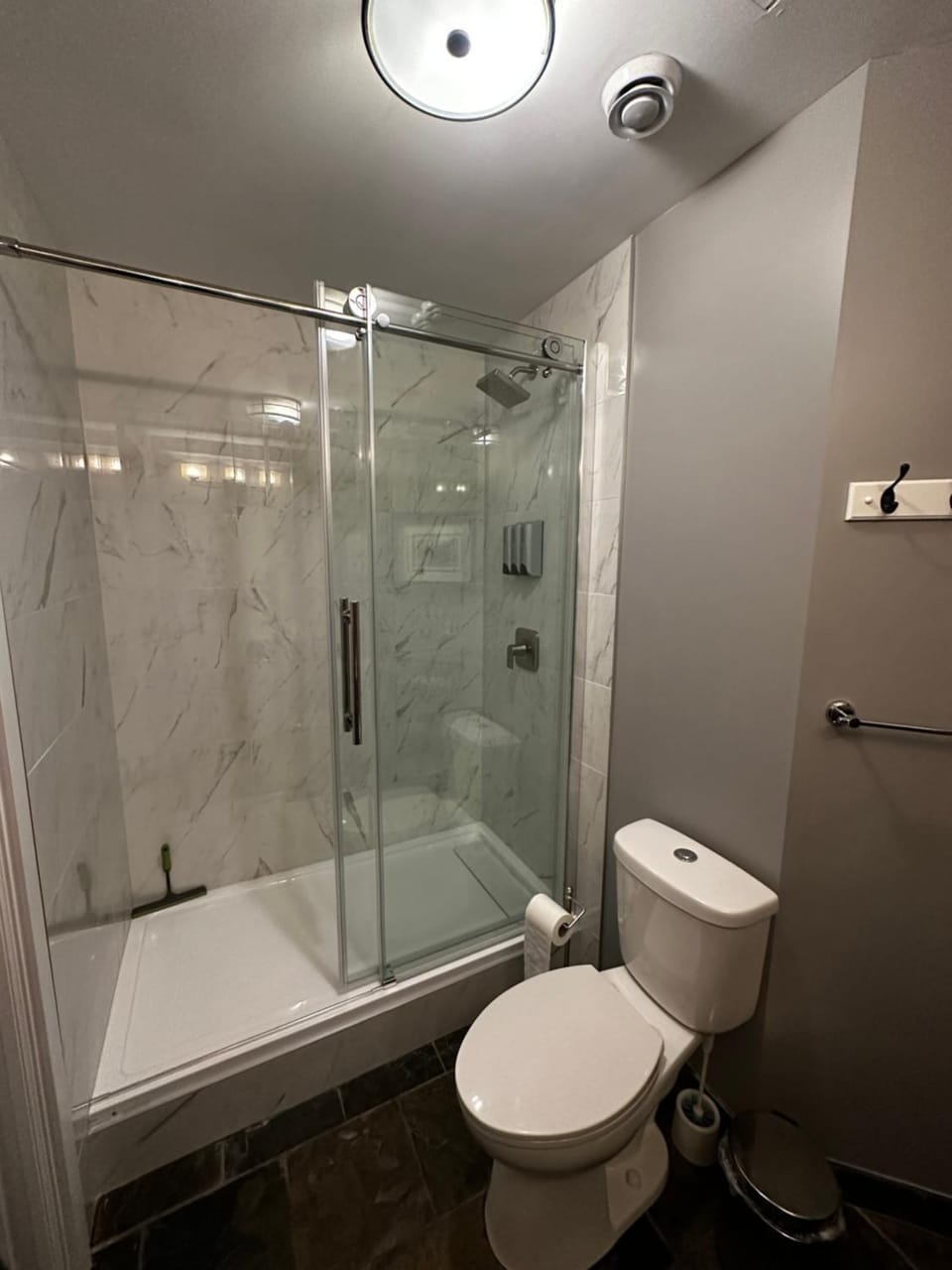Shower, Toilet