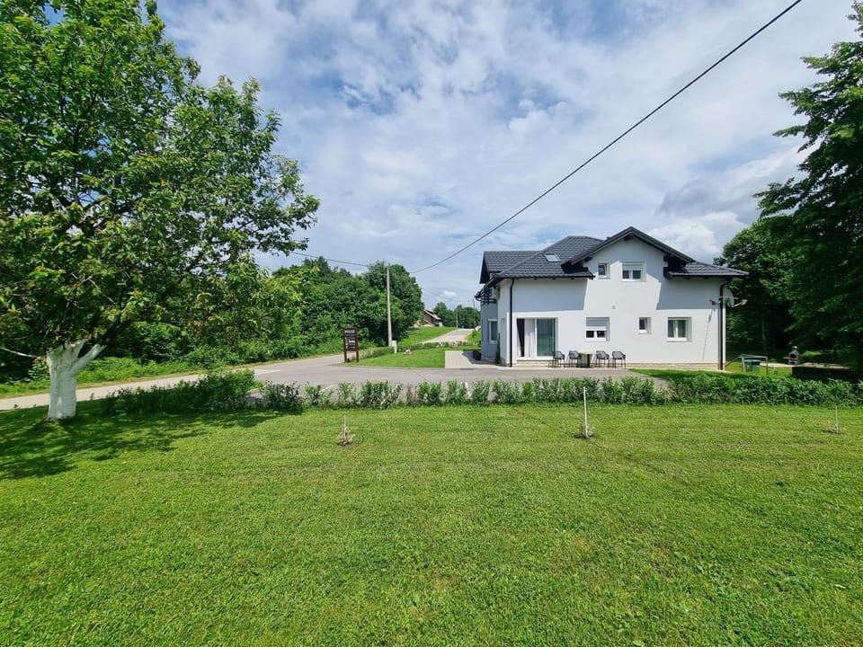 Property building, Day, Natural landscape, Garden, Garden view