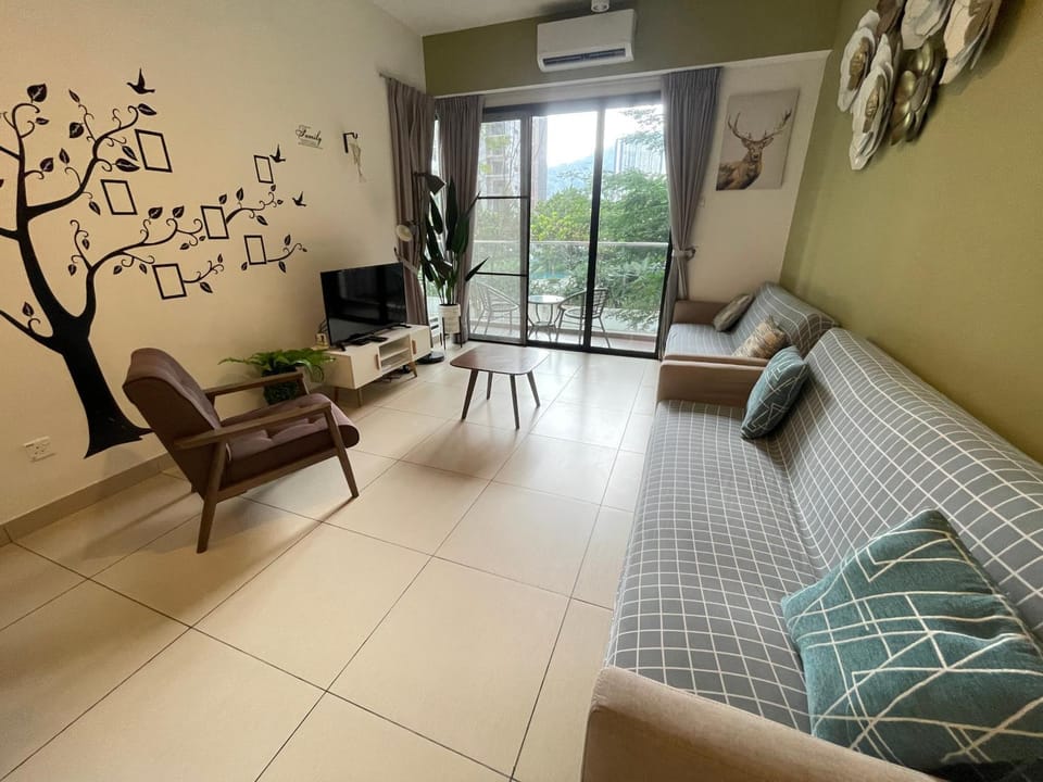 Communal lounge/ TV room, TV and multimedia, Living room, Seating area, air conditioner