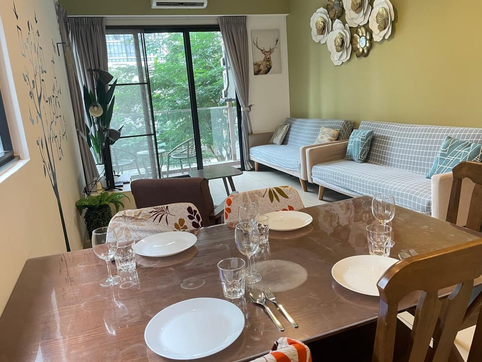 Living room, Seating area, Dining area