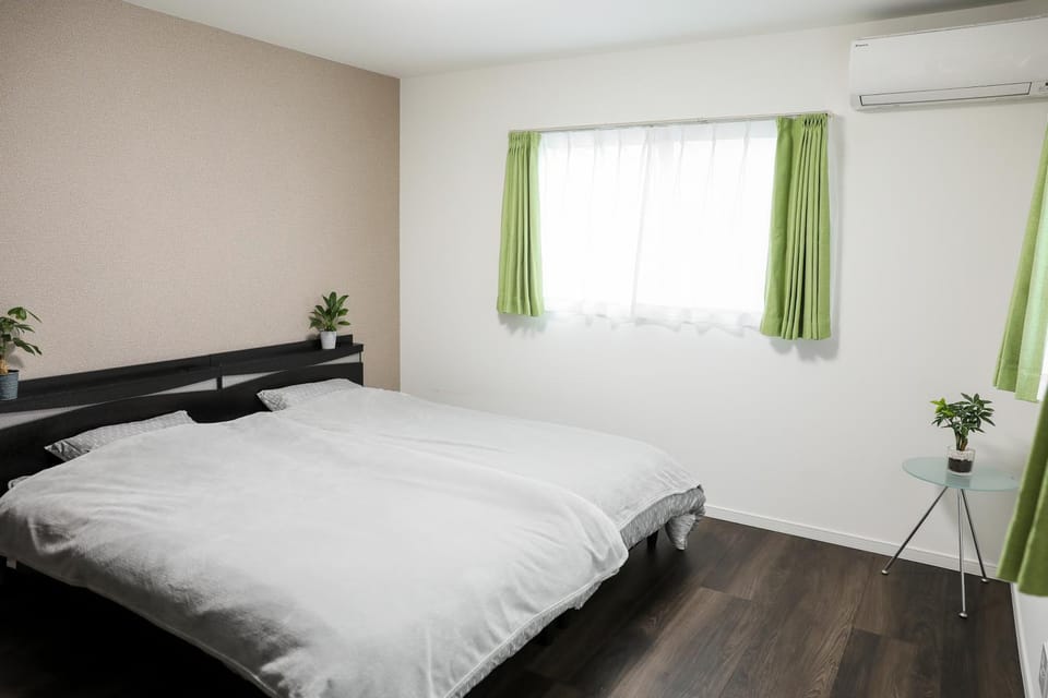 HAT Huruichi, near from Nara park, more than 5 parking space, 築3年の一軒家,駐車場5台以上可,グループでの宿泊に House in Japan