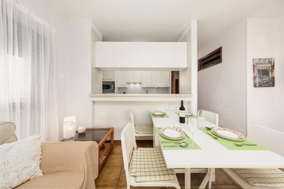 Dining area, kitchen