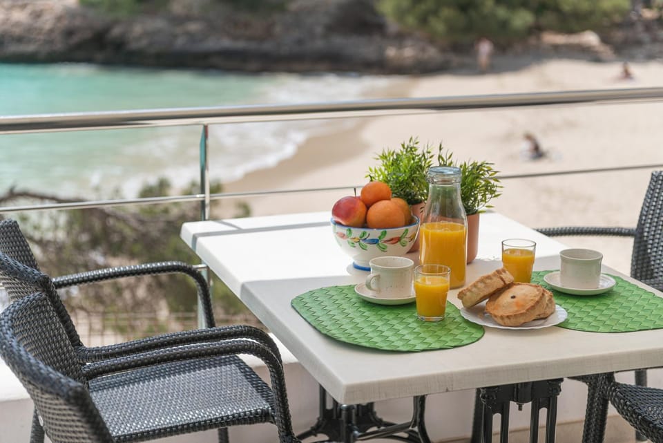 Apartamento en primera linea de la playa en Cala Dor Apartment in Migjorn
