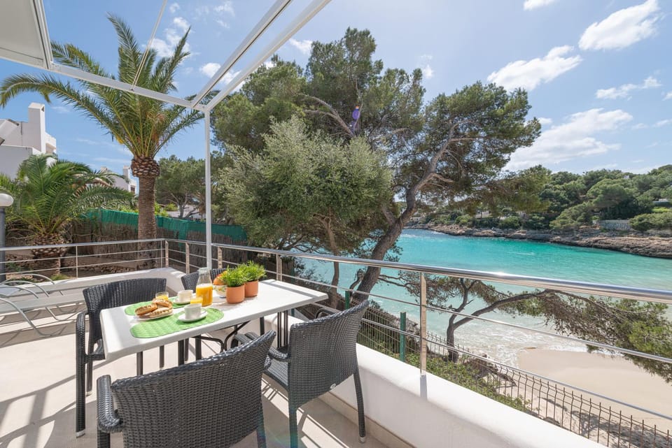 Apartamento en primera linea de la playa en Cala Dor Apartment in Migjorn