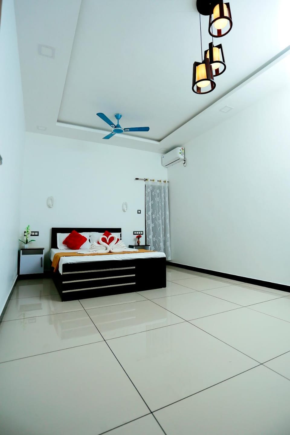 Bed, Photo of the whole room, Bedroom, air conditioner