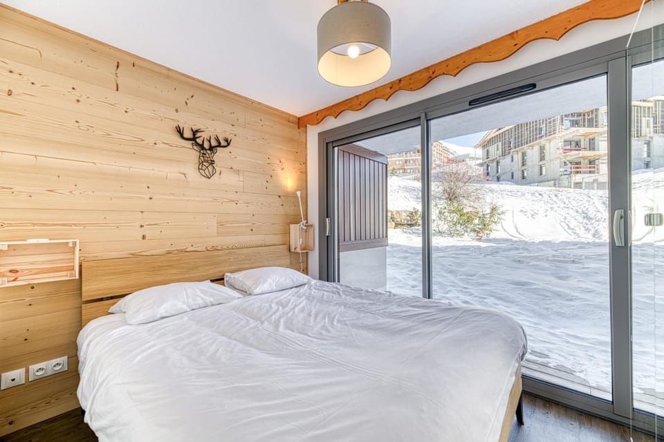 Bed, View (from property/room), Photo of the whole room, Bedroom