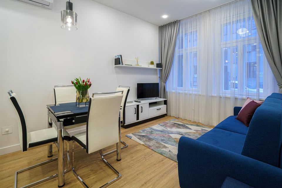 TV and multimedia, Living room, Dining area