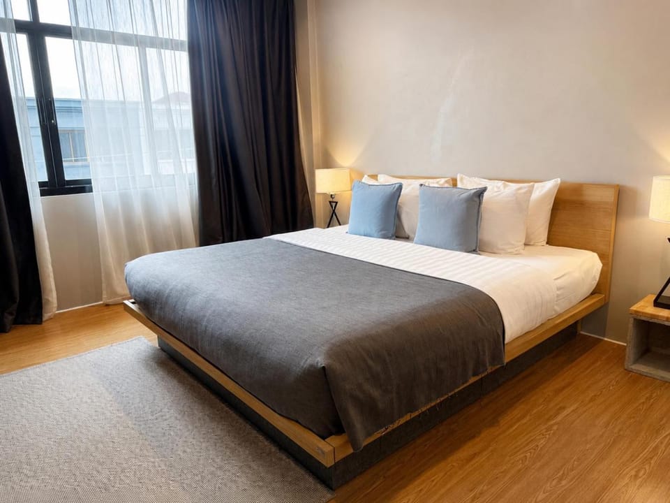 Photo of the whole room, Bedroom
