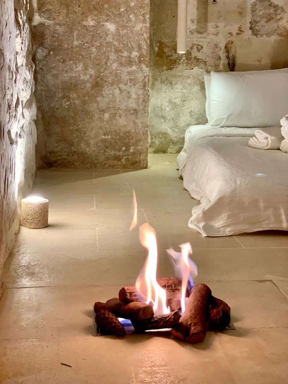 Bed, Photo of the whole room, Bedroom, fireplace, towels