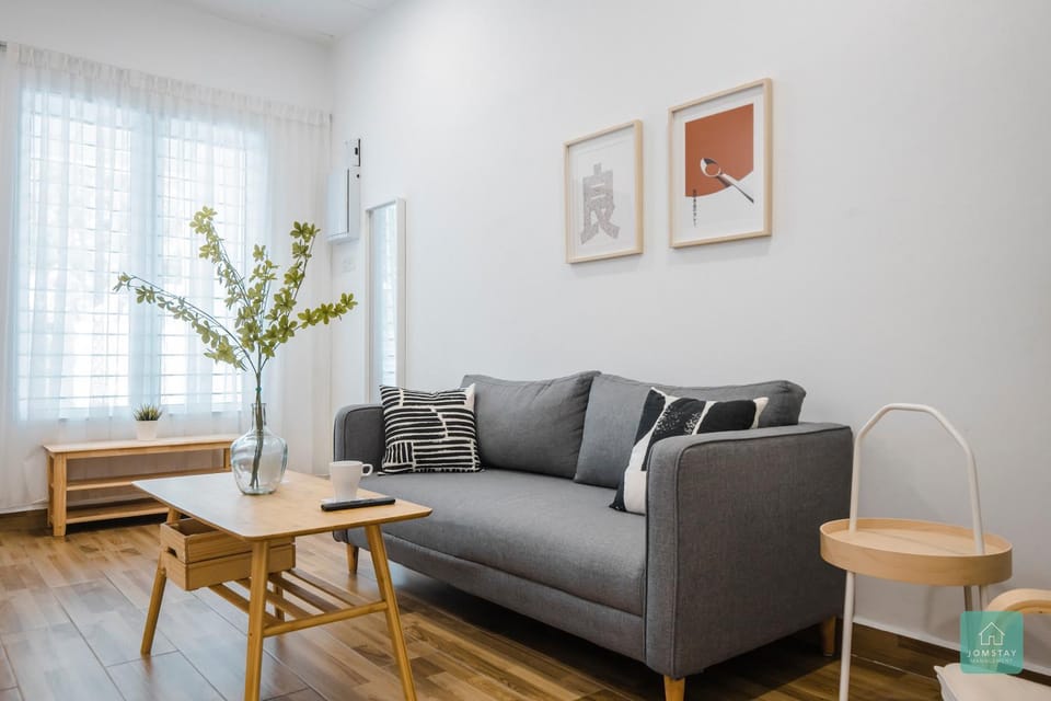 Living room, Seating area, Family, Family
