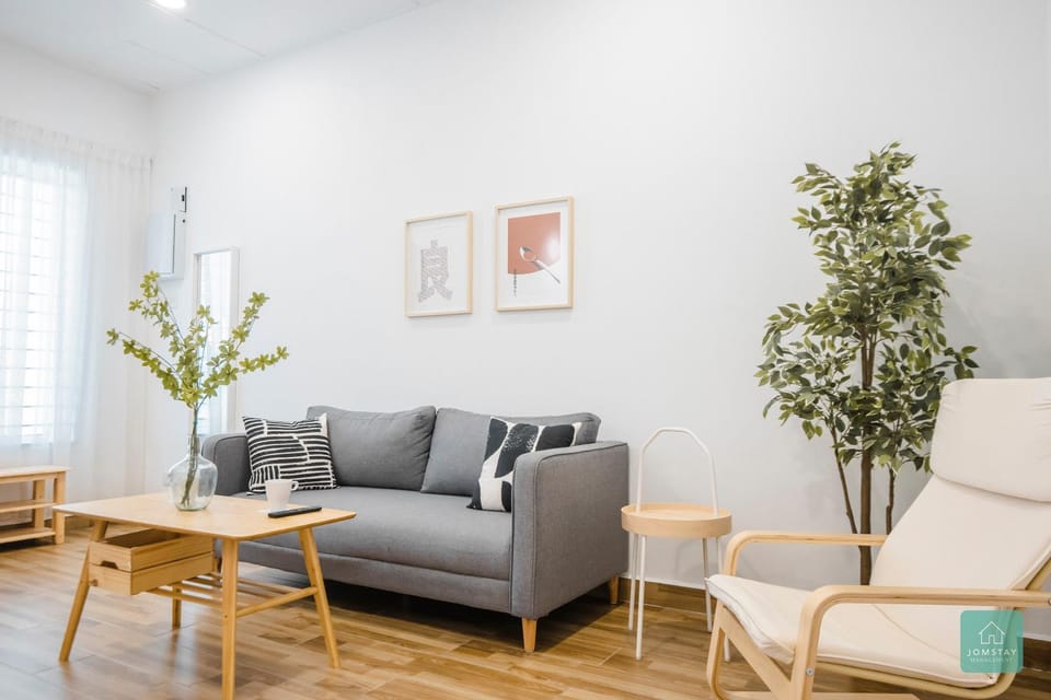 Living room, Seating area, Family, Family