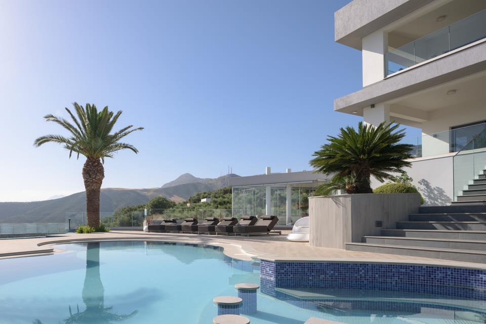 Property building, Patio, Day, Natural landscape, Mountain view, Pool view, Swimming pool, sunbed