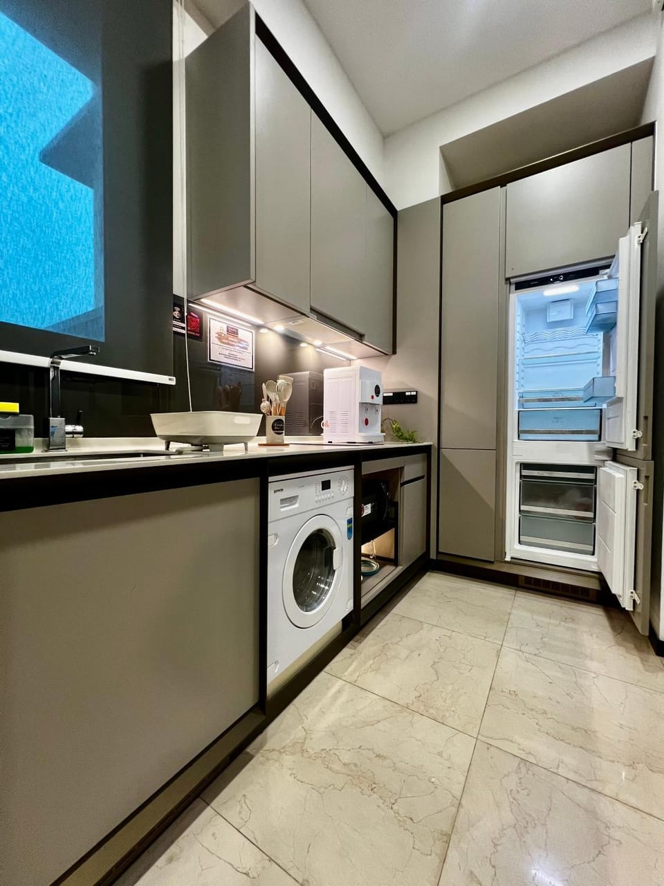 Kitchen or kitchenette, washing machine