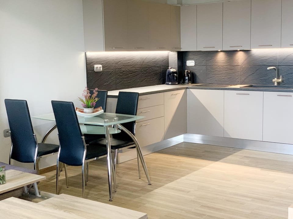 Dining area, kitchen