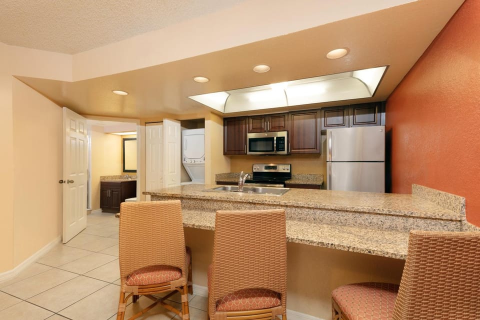 Kitchen or kitchenette, Dining area, microwave, oven, stove, washing machine, dryer, kitchen