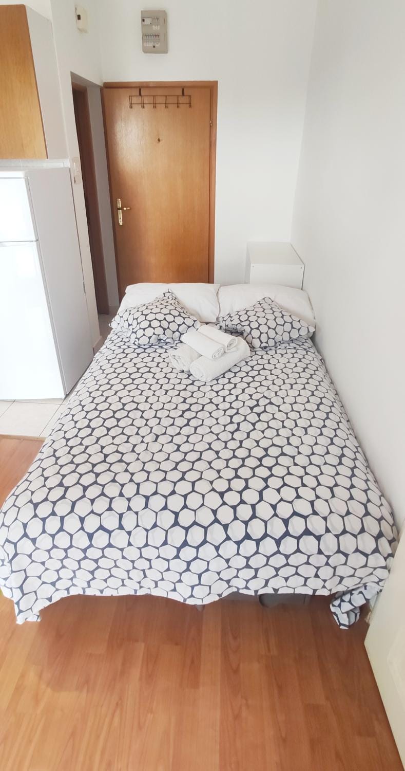 Bed, Living room