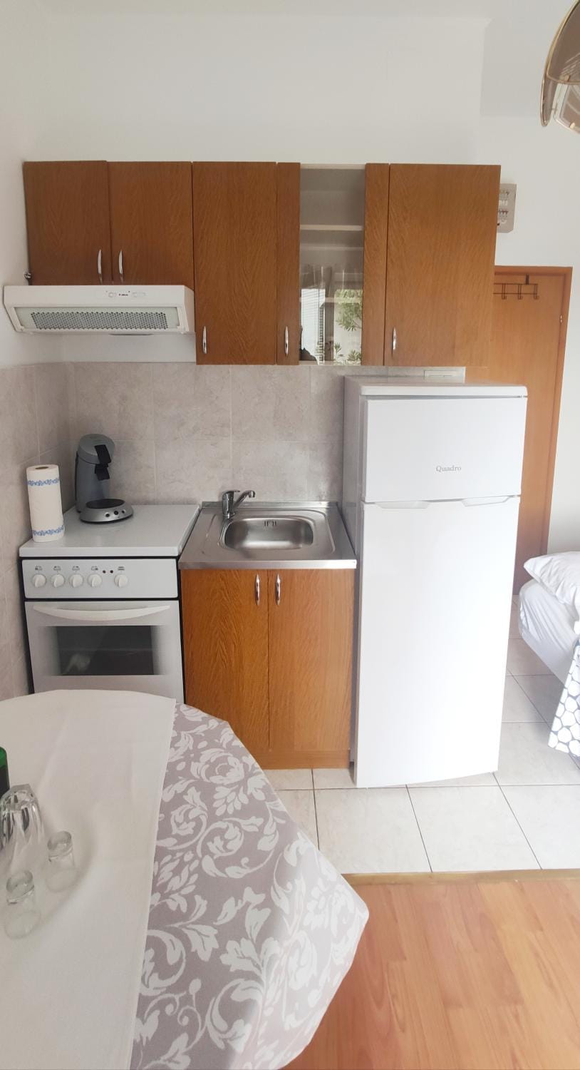 Kitchen or kitchenette, kitchen
