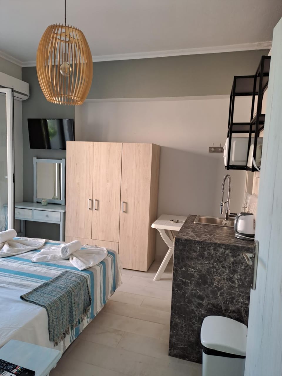 Bed, Kitchen or kitchenette, Photo of the whole room, wardrobe