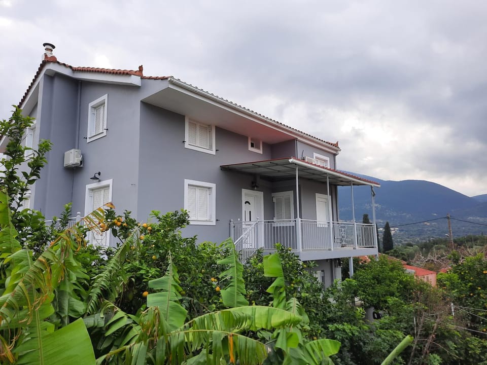 Property building, Balcony/Terrace, Mountain view