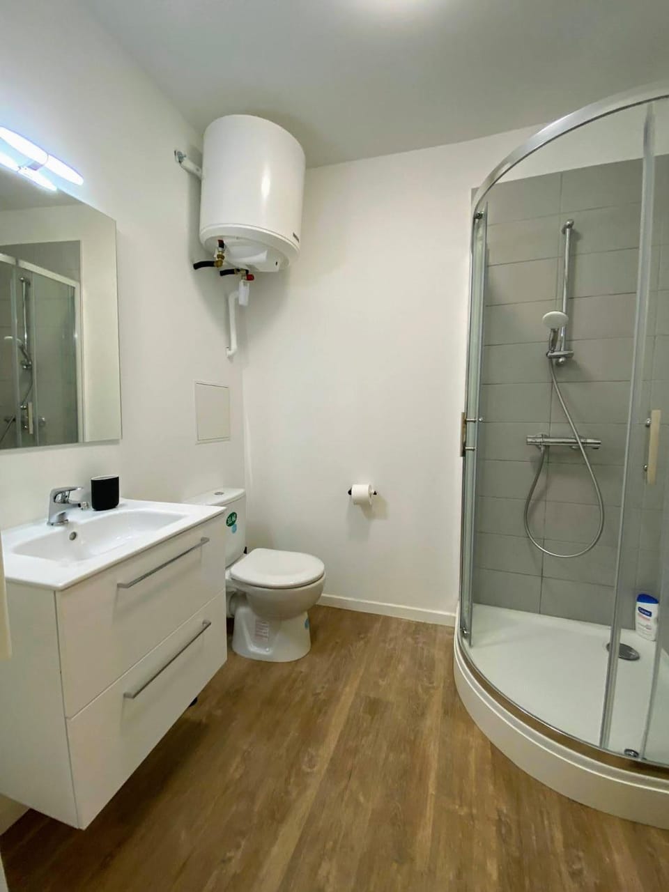 Shower, Toilet, Bathroom