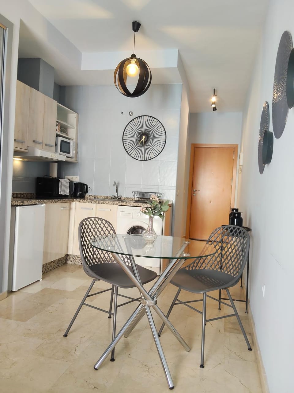 Kitchen or kitchenette, Living room, Seating area, Dining area, oven, stove