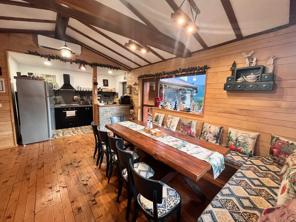 Kitchen or kitchenette, oven, stove