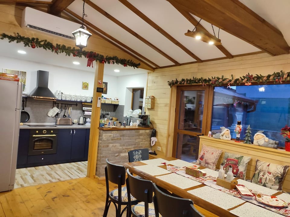 Communal lounge/ TV room, Kitchen or kitchenette, Food and drinks, Dining area, minibar, pet friendly