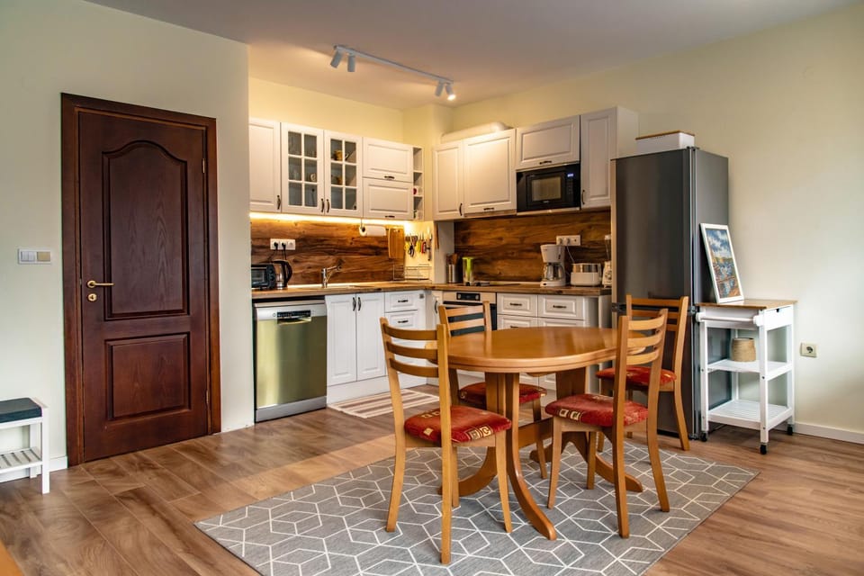 Dining area, dishwasher, internet, microwave, oven, kitchen