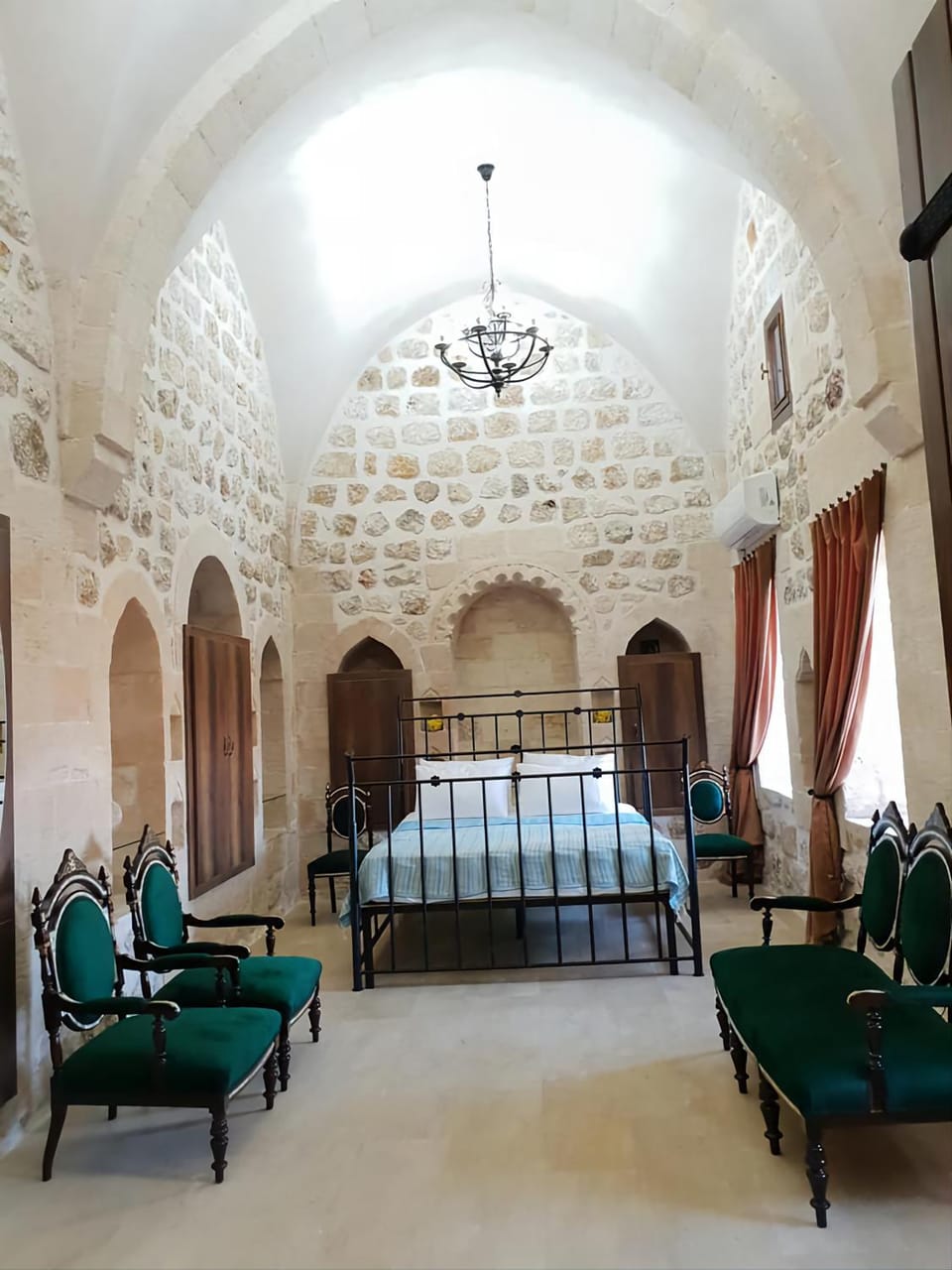 Mardin tarihi ulu Cami yanı, Kale divan konağı Villa in Turkey