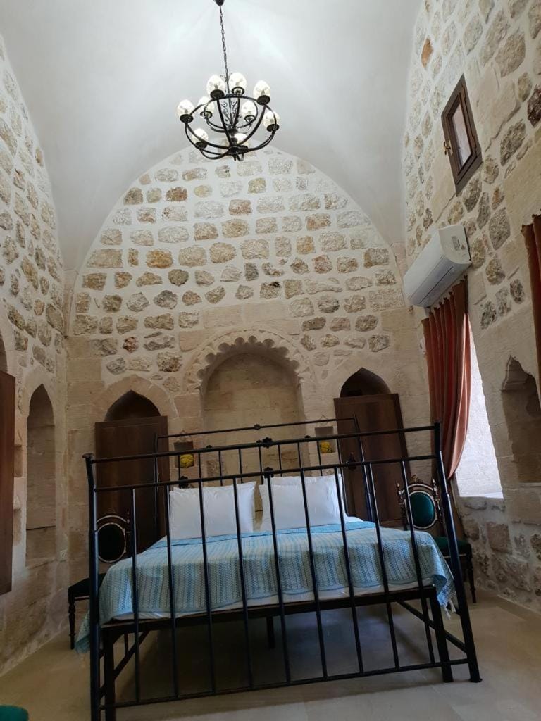 Mardin tarihi ulu Cami yanı, Kale divan konağı Villa in Turkey
