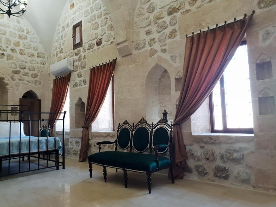 Mardin tarihi ulu Cami yanı, Kale divan konağı Villa in Turkey