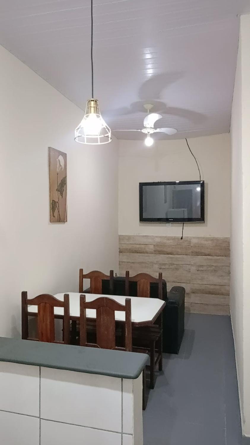 Restaurant/places to eat, Living room