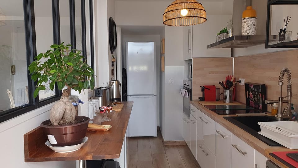 Kitchen or kitchenette