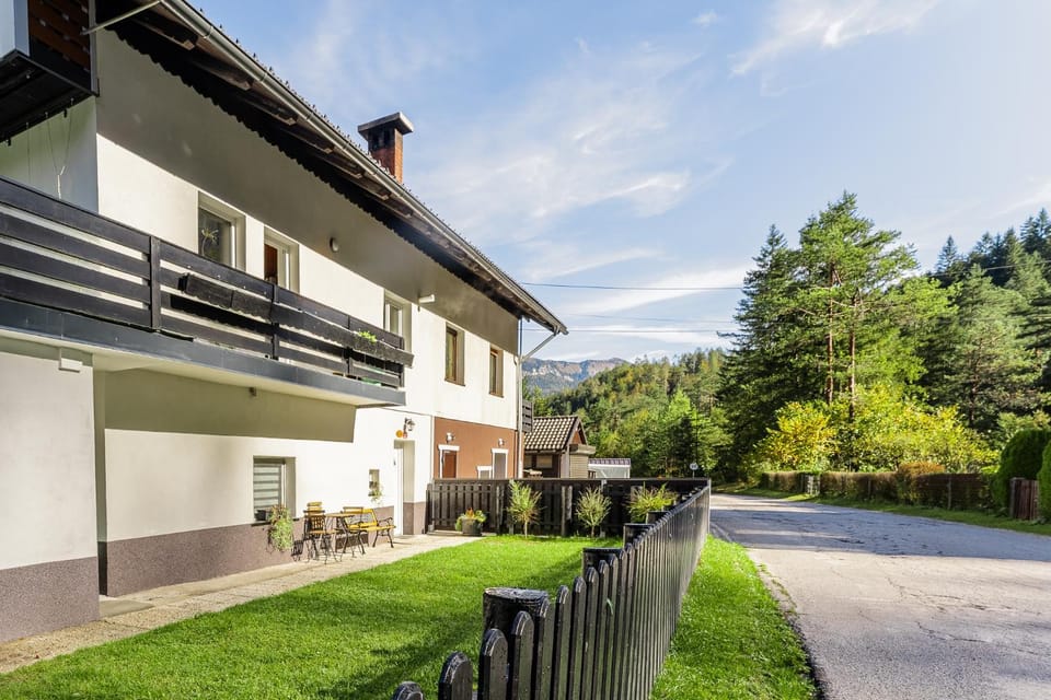Property building, Spring, Day, Natural landscape, Garden, Garden view