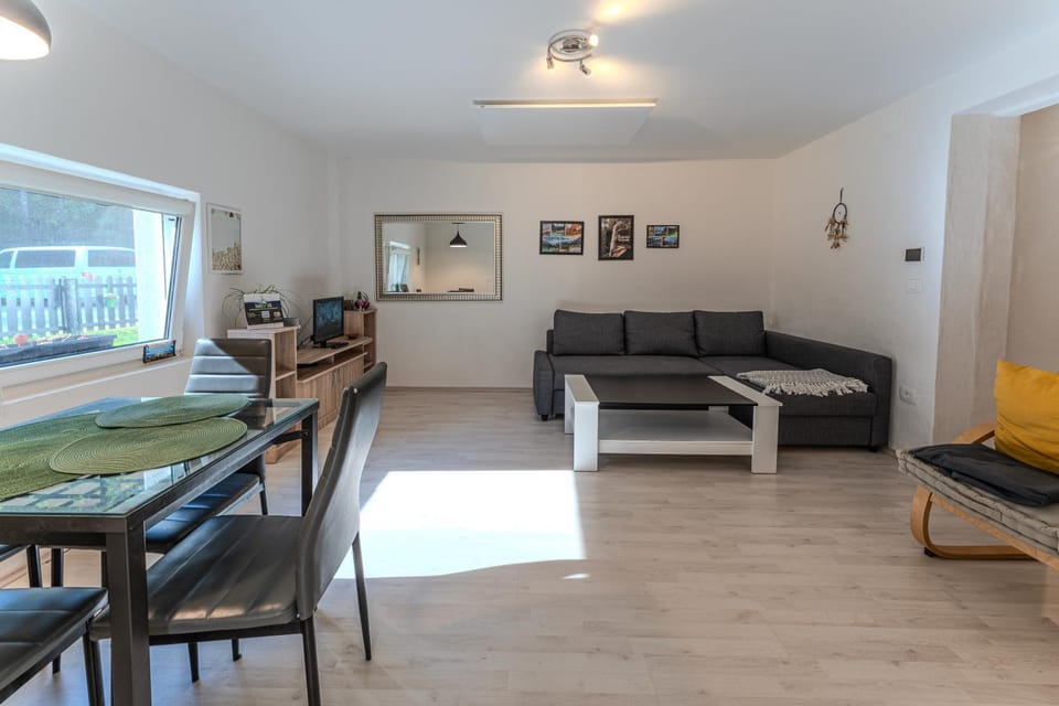 TV and multimedia, View (from property/room), View (from property/room), Living room, Seating area, Dining area, Garden view, Mountain view, Street view, Quiet street view, Inner courtyard view